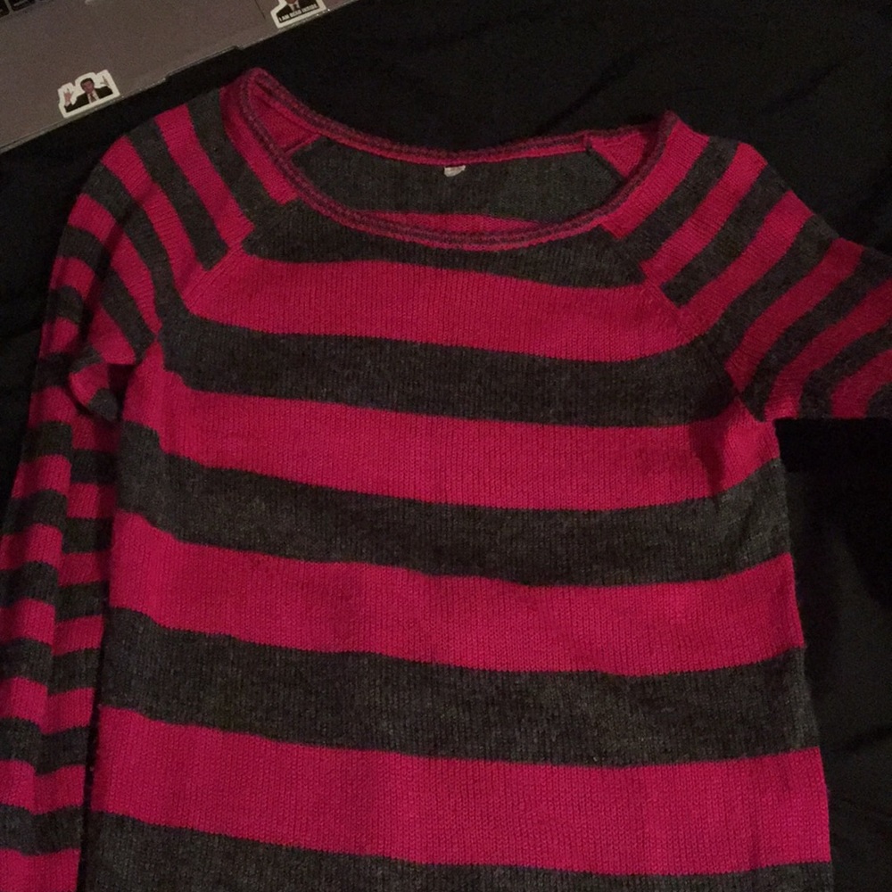 Bright pink and gray sweater!!